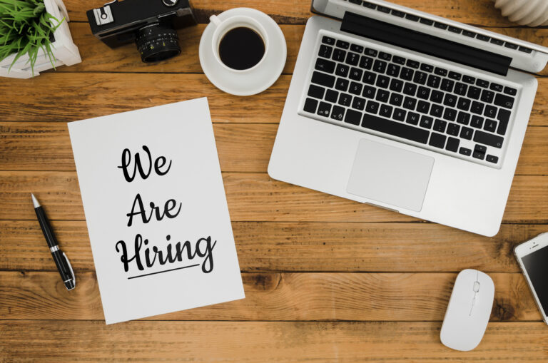 entreprise cherchant à recruter via une offre d'emploi attractive