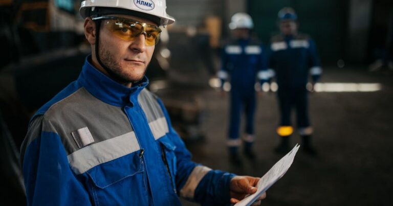 BMO 2026 : un ouvrier qualifié de l'industrie, secteur où 48% des recrutements sont jugés difficiles