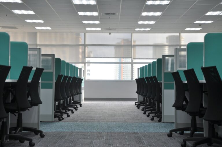 Plateau de bureaux vide